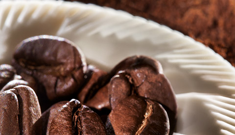 Grains de caf&eacute; fra&icirc;chement moulus